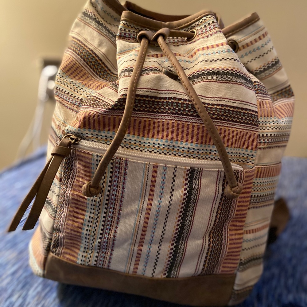 Back pack - Picture 2 of 4